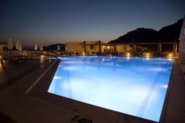Island Blue Aparthotel 3*